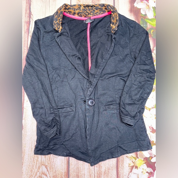 Rue21 Jackets & Blazers - Rue21 Black Blazer with Leopard Print Collar
